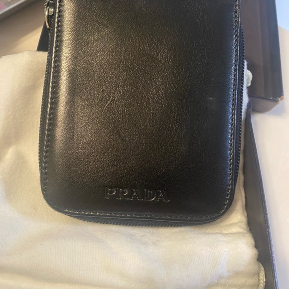 Prada wallet almost new dust bag and original box - Picture 2 of 9